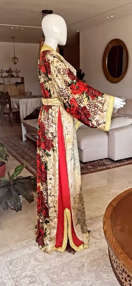 Takchita florale grenat brodée